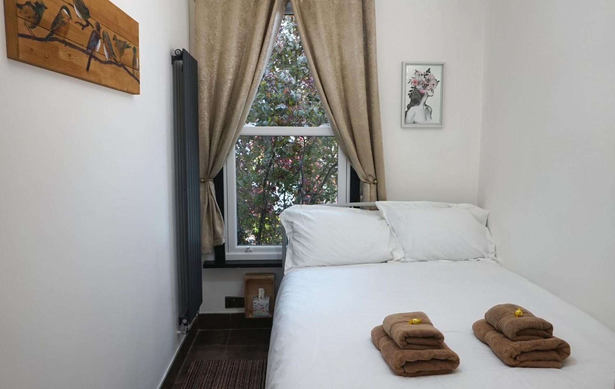 Beautiful London Home Sleeps 6, 2 Minutes To Metro Esterno foto